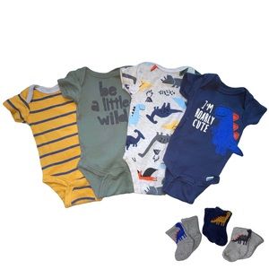 🔥BOGO- 👶🏽 Gerber Newborn Dinosaur Onesies 🦖
